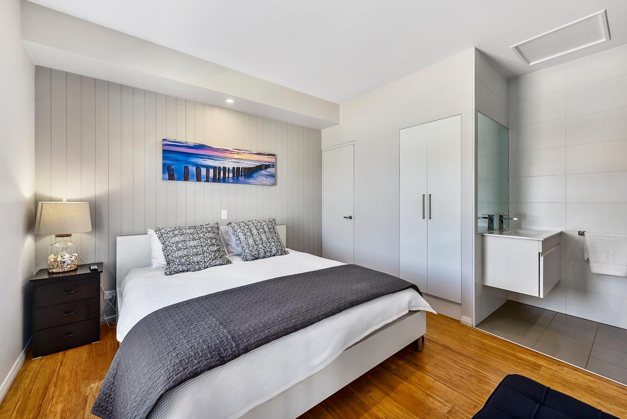 Aloha Waterfront Properties Robe Room photo