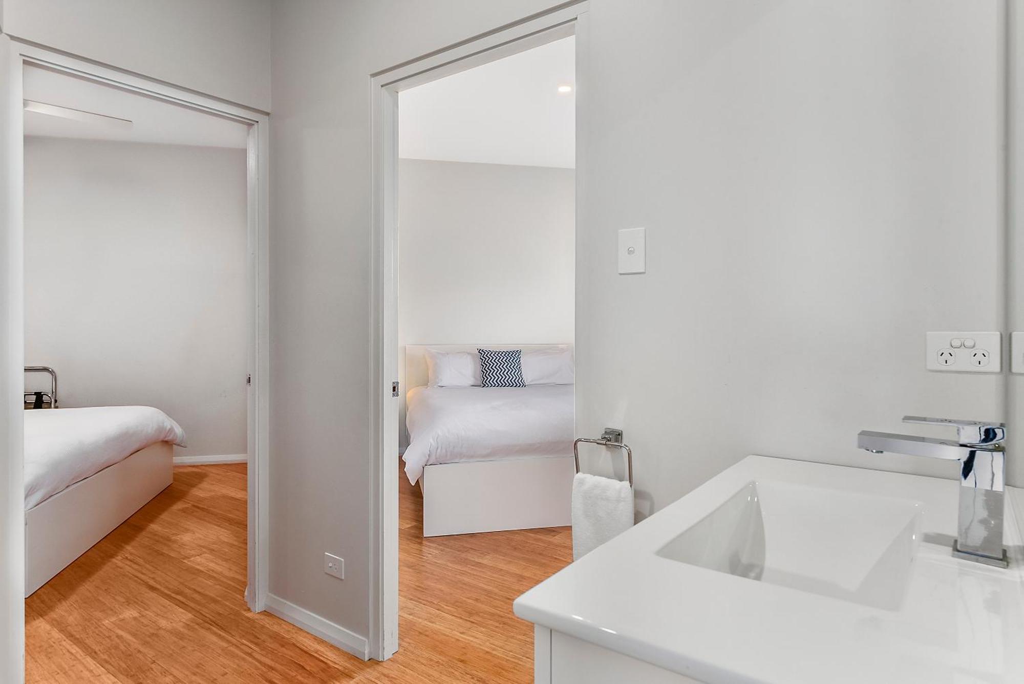 Aloha Waterfront Properties Robe Room photo